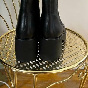 Vagabond Dioon Chelsea Boot
Size 37